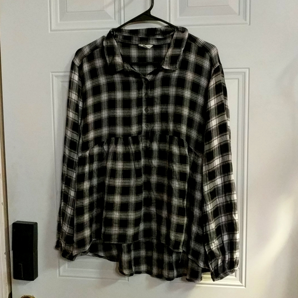 Aeropostale Black, White & Gray Plaid Shirt - Picture 1 of 5